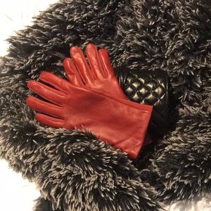 Isotoner Smart Leather Gloves